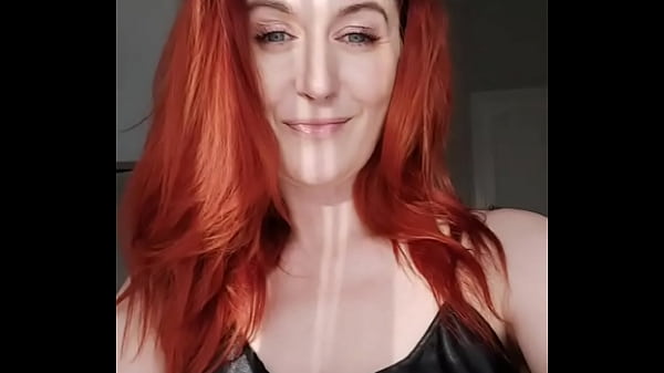 A beleza por baixo da saia da linda GinnaGg sensual