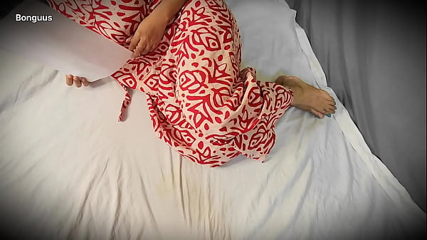 A cunhada tava sozinha em casa quando eu entrei no quarto