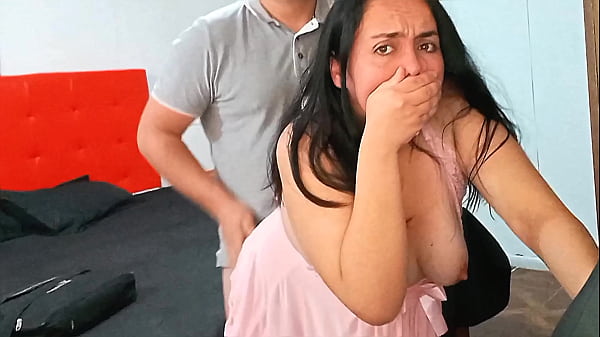 A madrasta tava no armário quando o enteado a pegou