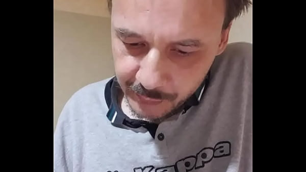 A massagista sensível recebe mais carinho no quarto
