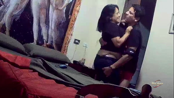 Apertei ela no quarto mas fingiu que não queria