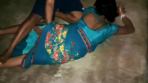 Bhabhi indiana transa safada e cheia de malícia na aldeia