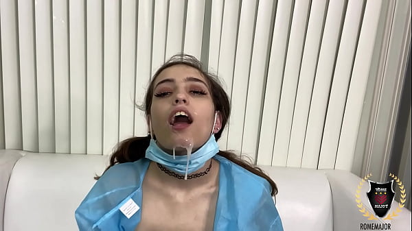 Brooke haze engole o pau de rome major enquanto ele se recupera da gripe
