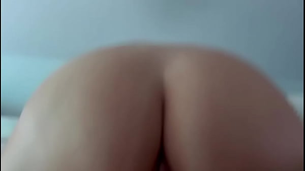 Casal apaixonado atualiza vida íntima em vídeo caseiro exclusivo