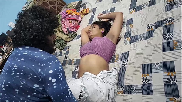 Casal desi safado se lambuza na cama com sexo intenso