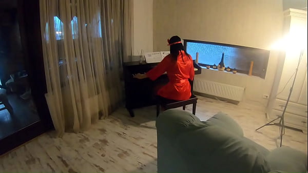 Coroa ninfomaníaca e insaciável fode professor de piano sensual