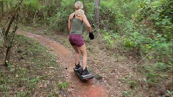 Dana star e stan transam de graça na floresta de onewheel