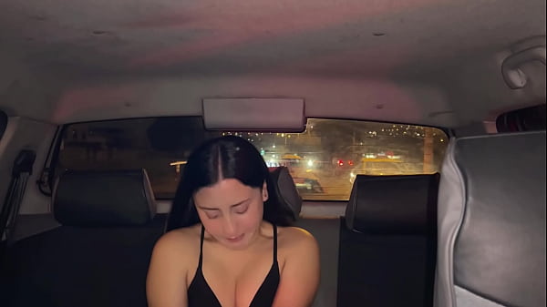 Deixei o motorista gozar dentro de mim sem camisinha