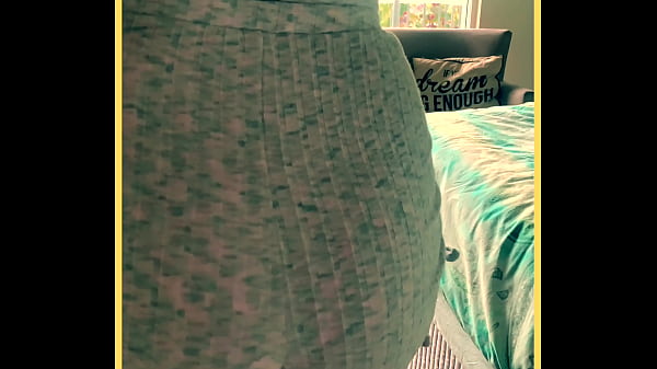 Esposa coloca pijama quente sem calcinha e sutiã