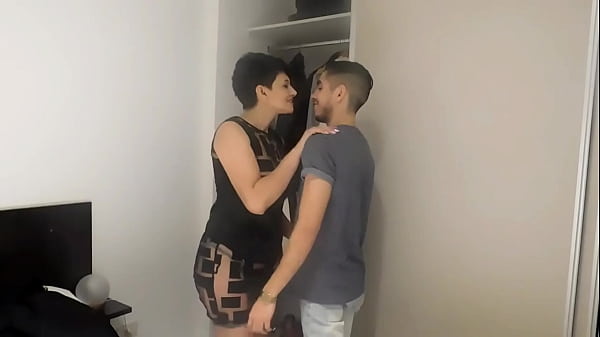 Gata novinha faz trio safado com meu namorado