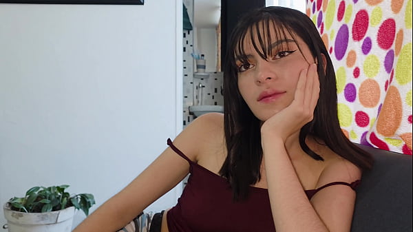 Gata traída trapaceia com colega sensual e safado