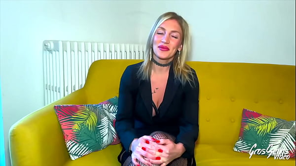 Irina, loira gostosa, quer pau e buceta sem parar