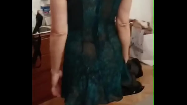 Madrasta linda de vestido preto é fodida a seco pelo enteado