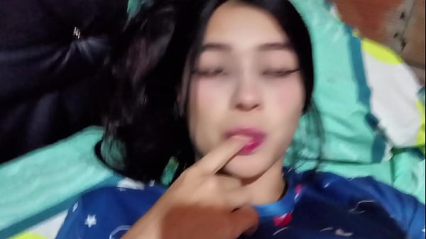 Marido e mulher fazem sexo quente no quarto de hotel caseiro