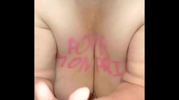 Marie mostra seu corpo lindo com um negão bonito em março