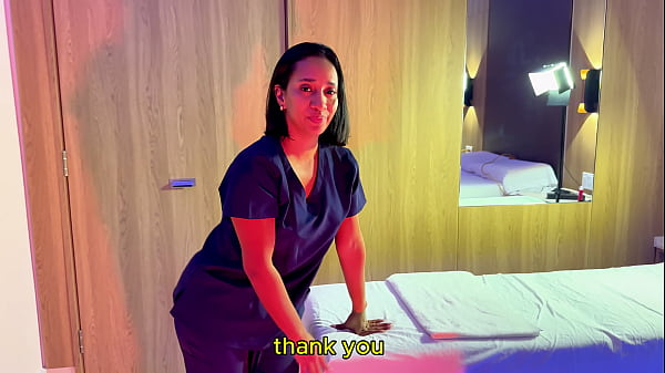 Massagem com final feliz com a gostosa milf leyne rodriguez