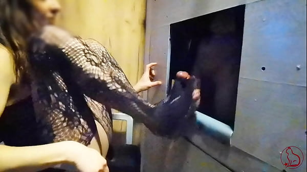 Meu primeiro footjob e uma gozada dominada no gh para os assinantes