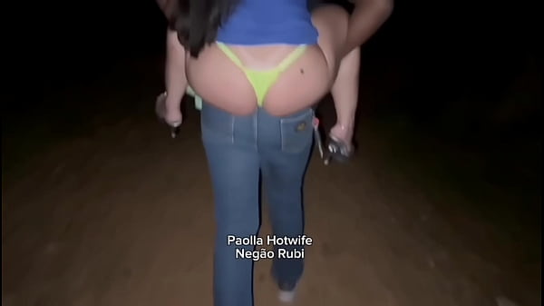 Paolla hotwife é carregada como um cavalo pelo negão de 23 cm no parque
