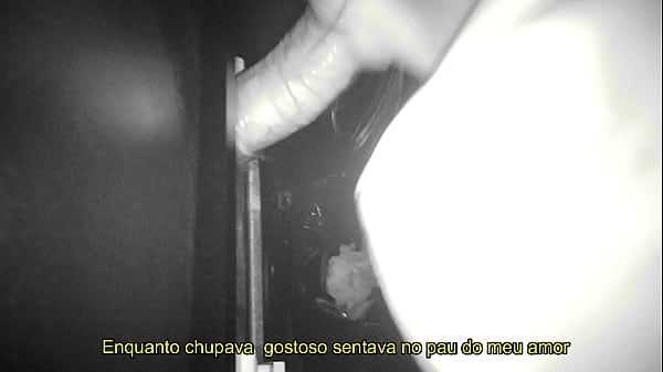Peço para entrar e sou comida na cabine do glory hole