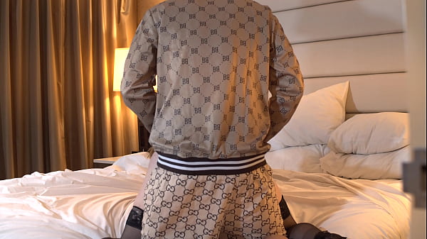 Rapper famoso fode uma coroa gostosa e safada em casa