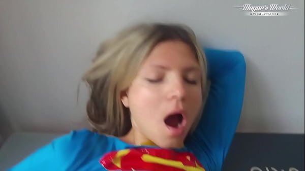 Super-heroína de peitinhos pequenos gina gerson precisa salvar mugur