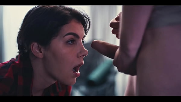 Valentina nappi faz trilha e é fodida gelada por índio natural